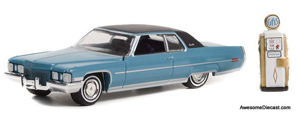 Greenlight 1:64 1972 Cadillac Coupe De Ville w/Vintage Gas Pump