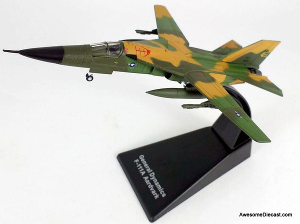 Atlas 1:144 1967 General Dynamics F-111 Aardvark: USAF