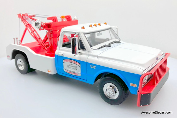 Greenlight 1:18 1969 Chevrolet C-30 Dually Wrecker: Hazzard County Garage