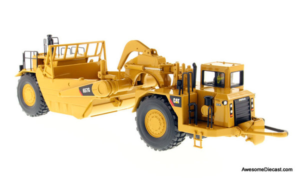 Diecast Masters 1:50 Caterpillar 657G Wheel Tractor Scraper