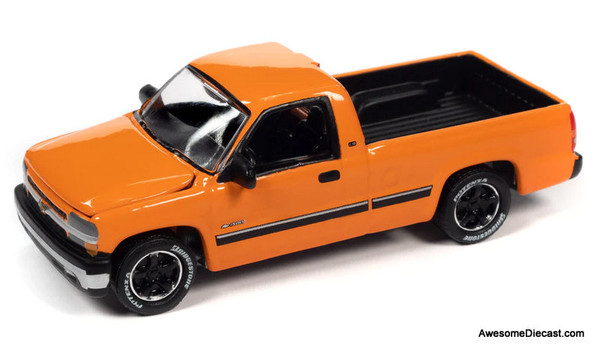 Johnny Lightning 1:64 2002 Chevrolet Silverado Pick-Up, Tangier Orange