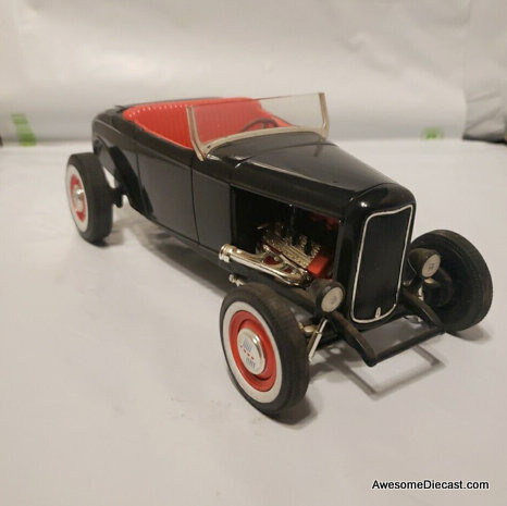 Ertl 1:18 1932 Ford Street Rod, Black