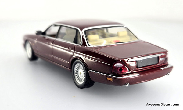 AUTOart 1:43 Jaguar XJ8, Metallic Red