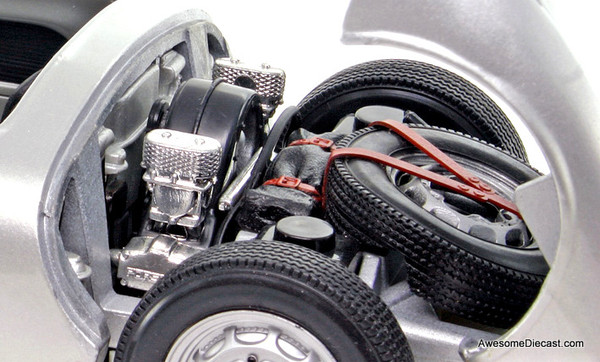 1955 Porsche 550 A Spyder - Silver - 1:18 Diecast Model by
