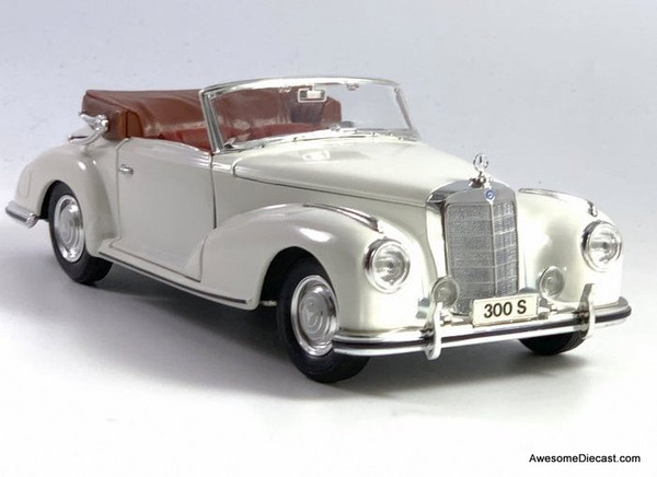 1955 Mercedes Benz 300S Convertible - White - Red Interior 1:18 Diecast Model by Maisto