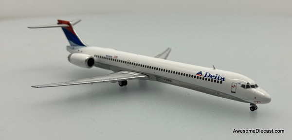 McDonnell Douglas MD-90: Delta Airlines (Reg #N910DN) Colors In Motion 1:400 Diecast Model Plane by Gemini Jets