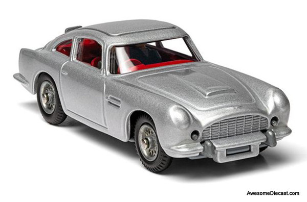 ASTON  MARTIN  DB5 ハンドメイド　ガレージ　ジオラマ Aston Martin DB5, Silver: James Bond 007 1:36 Diecast Model