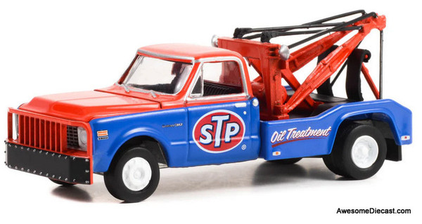 1971 Chevrolet C-30 Dually Wrecker: STP Oil Treatment 1:64 Diecast Model Truck by Greenlight