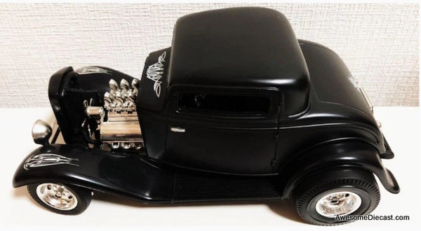 1932 Ford Coupe Hot Rod, Matte Black 1:18 Diecast Model Car