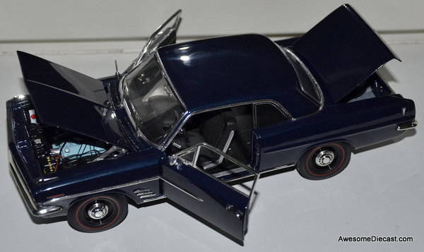 1963 Pontiac LeMans Coupe, Nocturne Blue 1:18 Diecast Model Car by