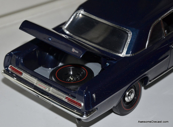 1963 Pontiac LeMans Coupe, Nocturne Blue 1:18 Diecast Model Car by