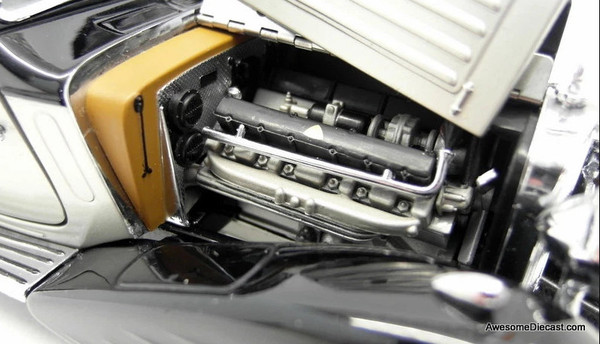 1940 Packard Custom - Maroon Convertible Victoria 1:24 Diecast