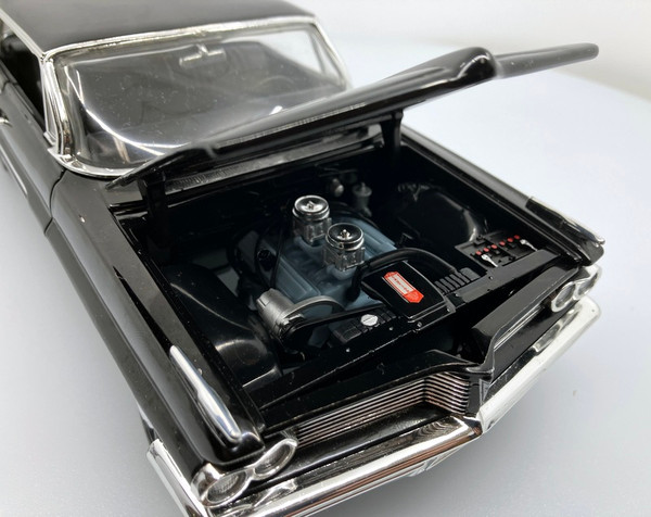 1962 Pontiac Catalina 421 SD, Black 1:18 Diecast Model by American