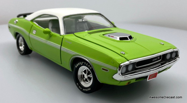 1970 Dodge Challenger R/T, Lime Green 1:24 Diecast Model Car by Johnny Lightning