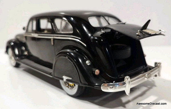 1936 Chrysler Airflow, Black 1:18 Diecast Model Car by Signature