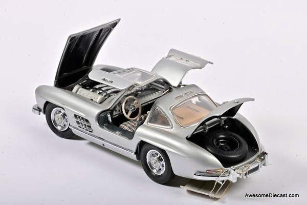 1955 Mercedes 300 SL Gullwing, Silver 1:24 Diecast Model Car by