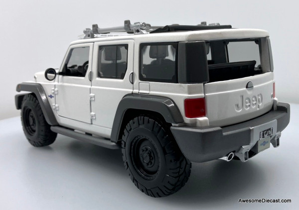 Jeep 5 Door, Pearlescent White: Rescue Concept 1:18 Diecast Model