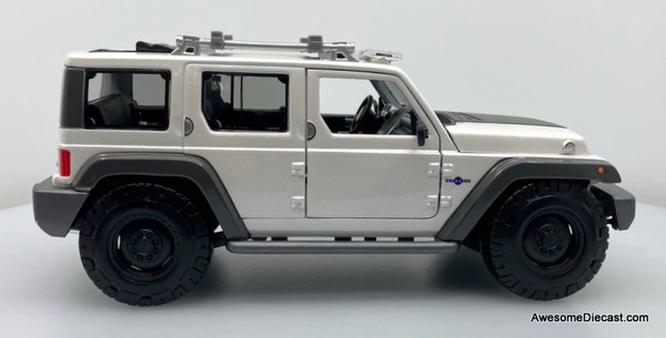 Jeep 5 Door, Pearlescent White: Rescue Concept 1:18 Diecast Model