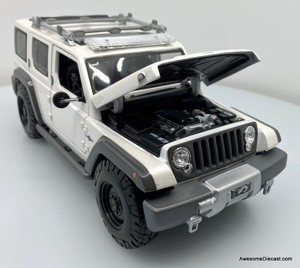 Jeep 5 Door, Pearlescent White: Rescue Concept 1:18 Diecast Model