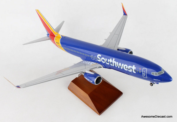 Boeing 737-800: South West Airlines (Reg #N8642E) 1:100 ABS Plastic Model Plane by Sky Marks