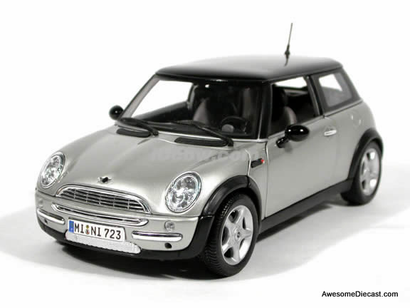 Mini Cooper, Silver/Black Two-Tone 1:18 Diecast Model Car by Maisto