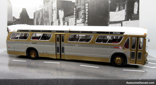 GM New Look Transit Bus: Philadelphia SEPTA - Early Scheme 1:87 (HO) ABS Plastic Bus by Rapido