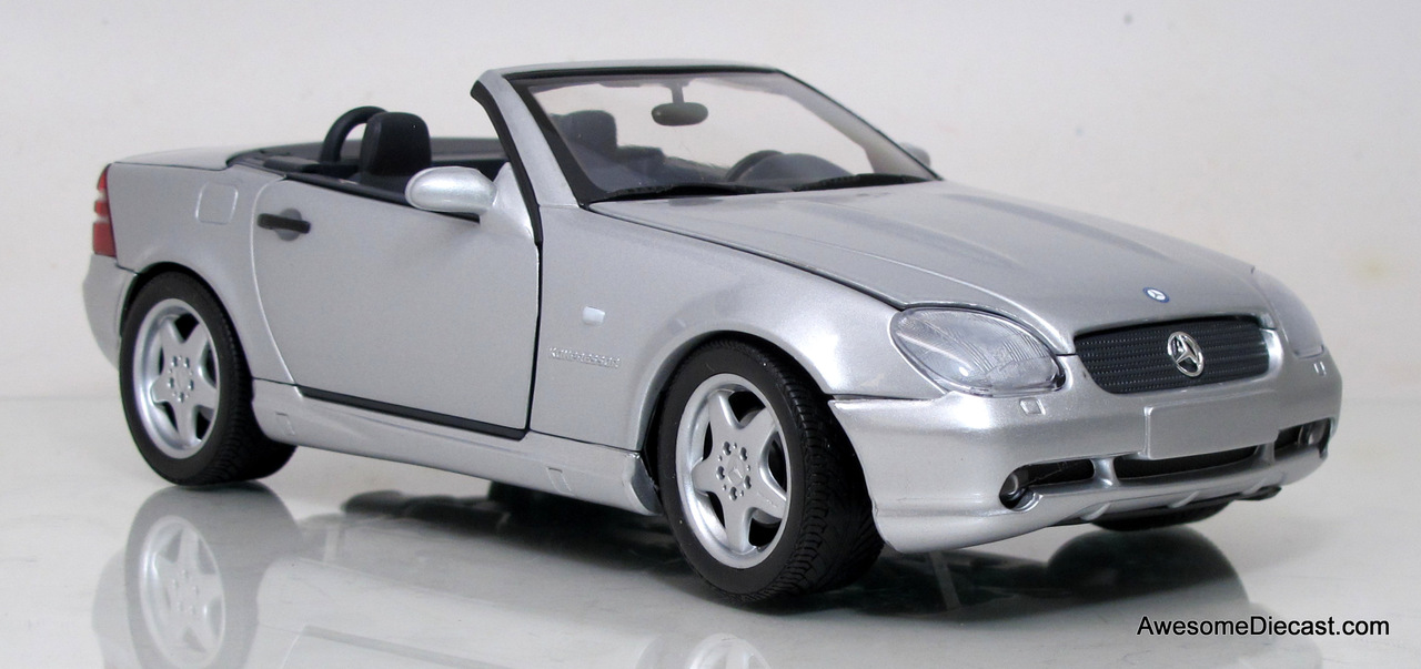UT Models 1:18 Mercedes-Benz SLK AMG 230 - Awesome Diecast