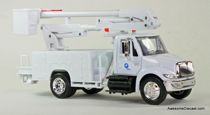 New Ray 1:43 International Bucket Truck: Florida Power & Light