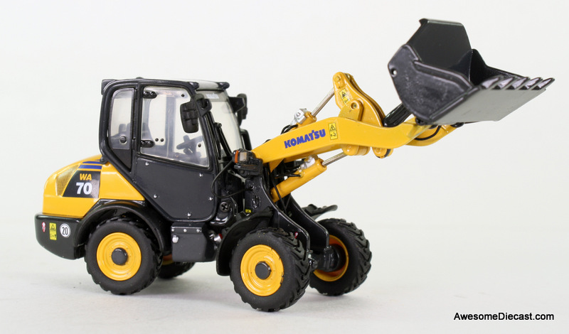 Universal Hobbies 1:50 Komatsu WA70 Front End Loader
