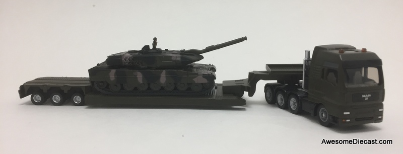 SIKU 1:87 MAN Tractor w/ Low Loader and Battle Tank