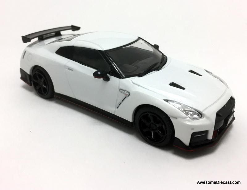 IXO 1:43 2017 Nissan GT-R Nismo, Pearlescent White