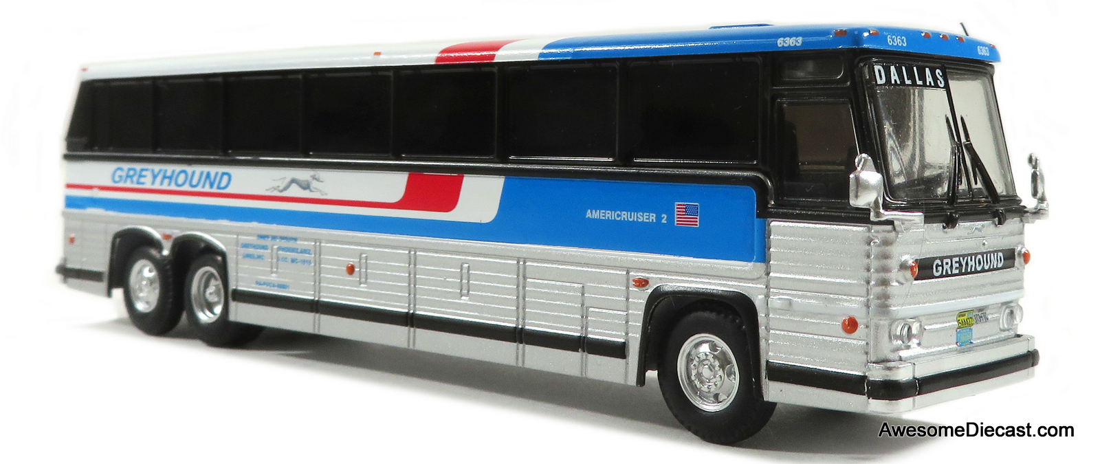 Iconic Replicas 1:87 MCI MC-9 Crusader Coach: Greyhound Americruiser