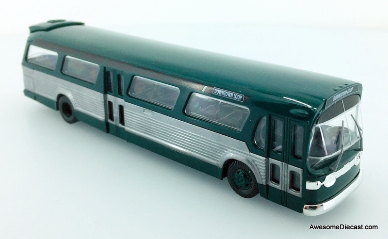 Busch 1:87 GM Fishbowl Bus, Green/Silver: Downtown Loop 