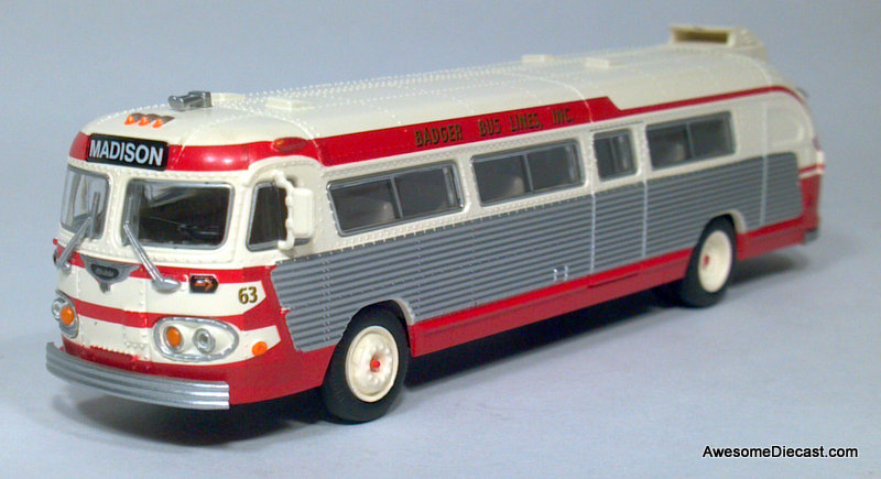Athearn 1:87 Flixible Visicoach Badger Bus Lines: Madison, Wisconsin