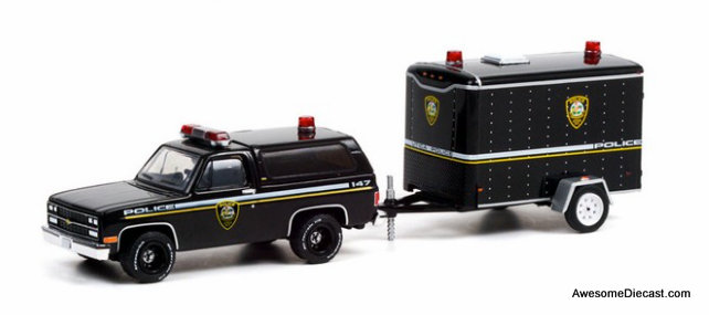 Greenlight 1:64 1990 Chevrolet K5 Blazer Utica: New York Police & Small Cargo Trailer