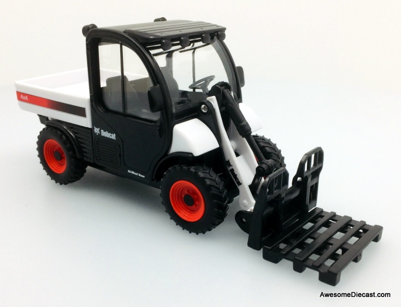 Burago 1:50 2010 Bobcat Toolcat Pick-Up 5600 w/Pallet Fork