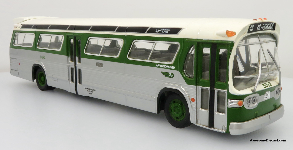 ONLY ONE! Corgi Classics 1:50 GM 5303 Fishbowl Bus: Philadelphia Transportation Company (PTC), Philadelphia