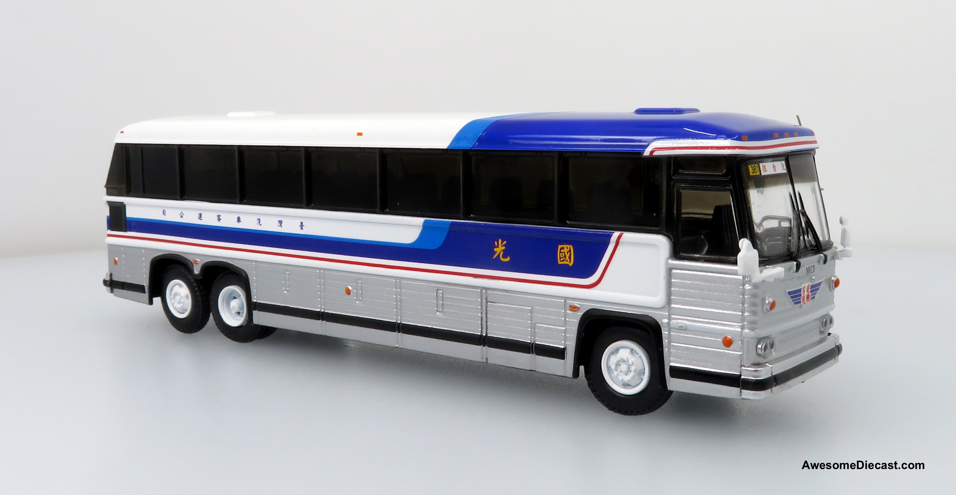 Last One!! Iconic Replicas 1:87 MCI MC-9 Crusader II Intercity Coach: Taiwan Tours
