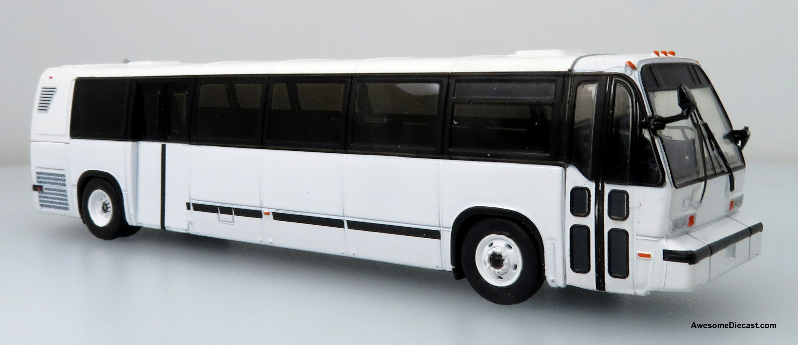 Iconic Replicas 1:87 1999 TMC RTS Transit Bus: Blank White