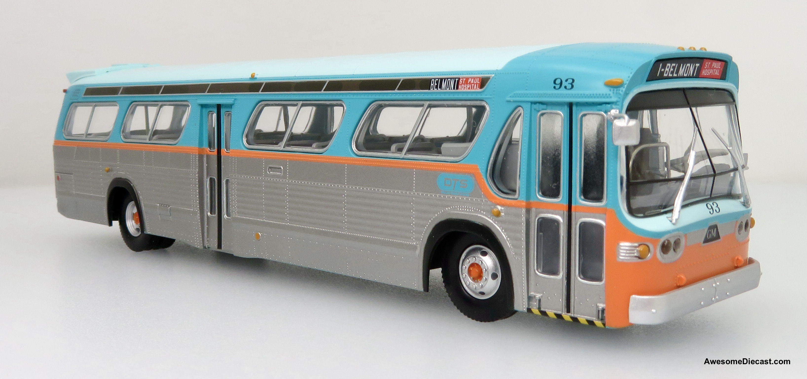 Rapido 1:87 GM TDH 5303 New Look Transit Bus Dallas DTS #93: Destination, Belmont, St. Paul Hospital