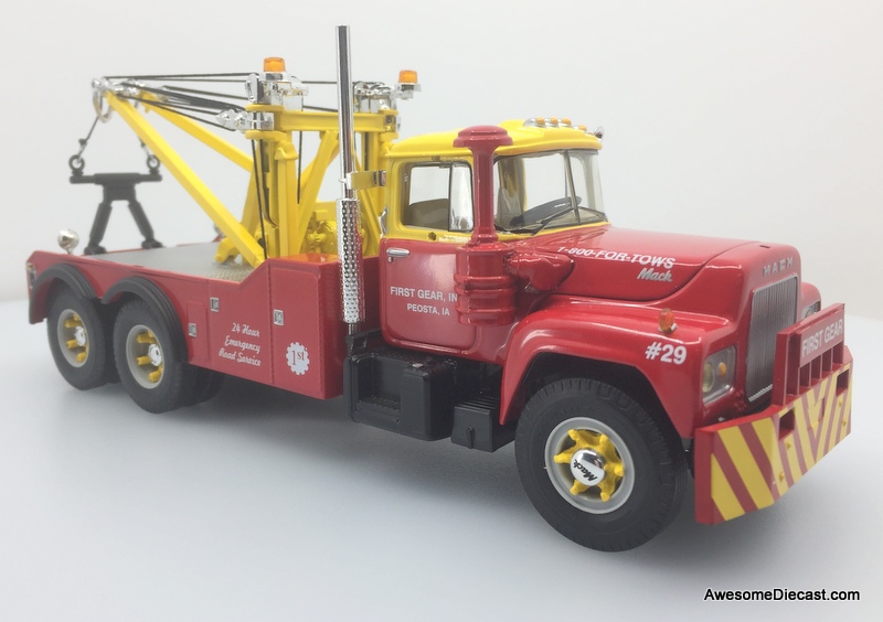 First Gear 1:34 Mack R-Model Tow Truck: First Gear Towing