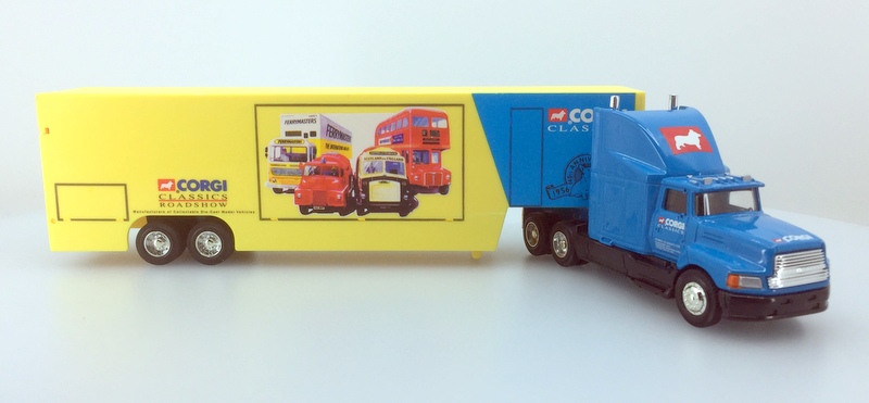 Corgi 1:64 Ford Aeromax Sleeper Cab w/Car Carrier: Mobile Roadshow Vehicle Corgi Collection Classics 