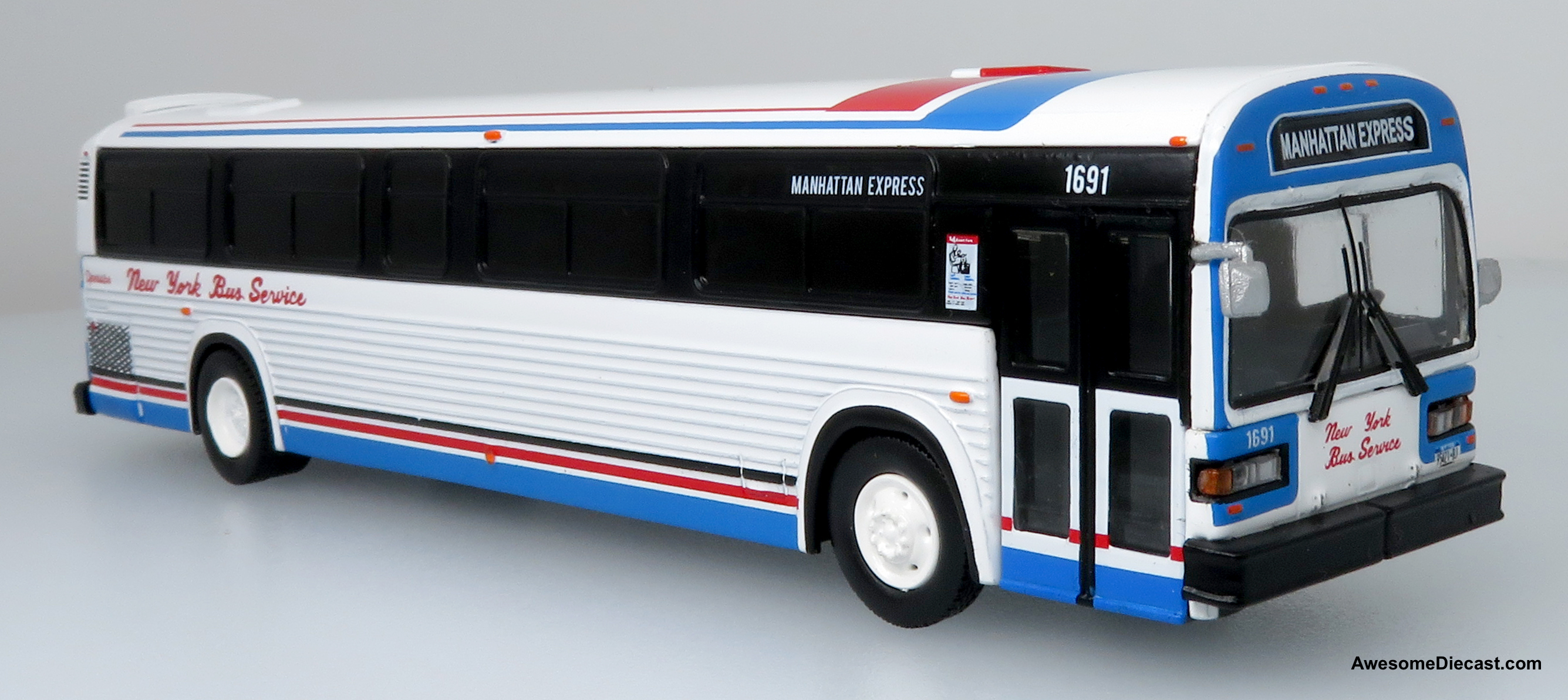 Iconic Replicas 1:87 MCI Classic Suburban Bus: New York Bus Service