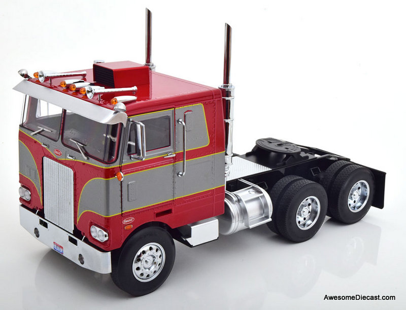 Road Kings 1:18 1977 Peterbilt Pacemaker, Metallic Red/Silver