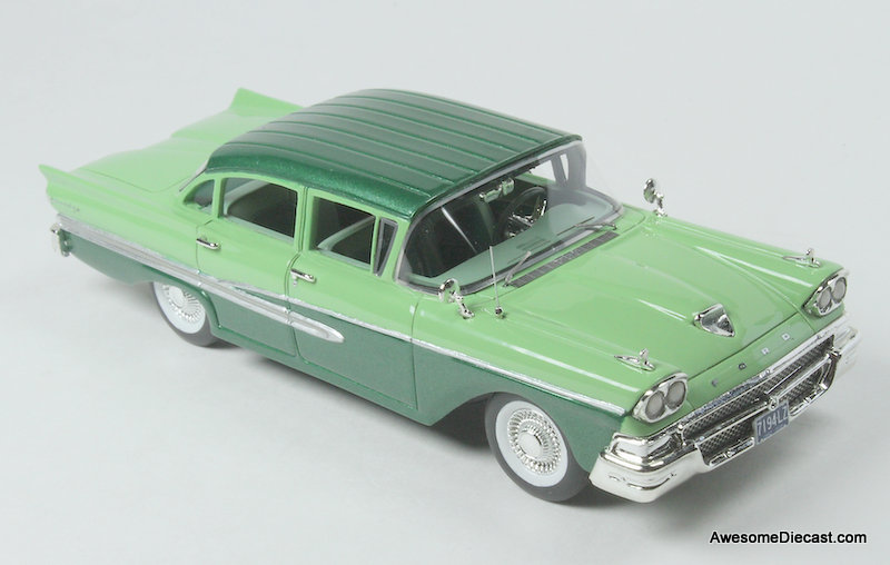 Goldvarg Collection 1:43 1958 Ford Custom 4 Door, Seaspray Green/Silvertone Green