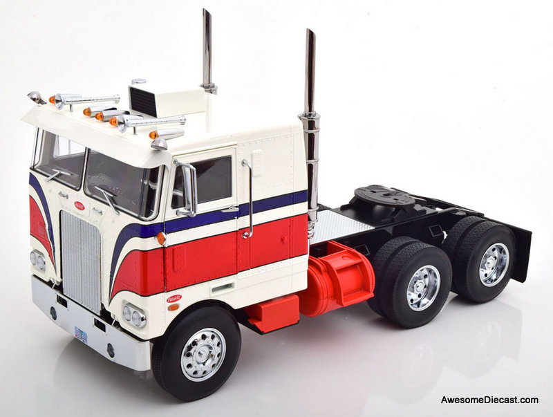 Road Kings 1:18 1977 Peterbilt Pacemaker, White/Red
