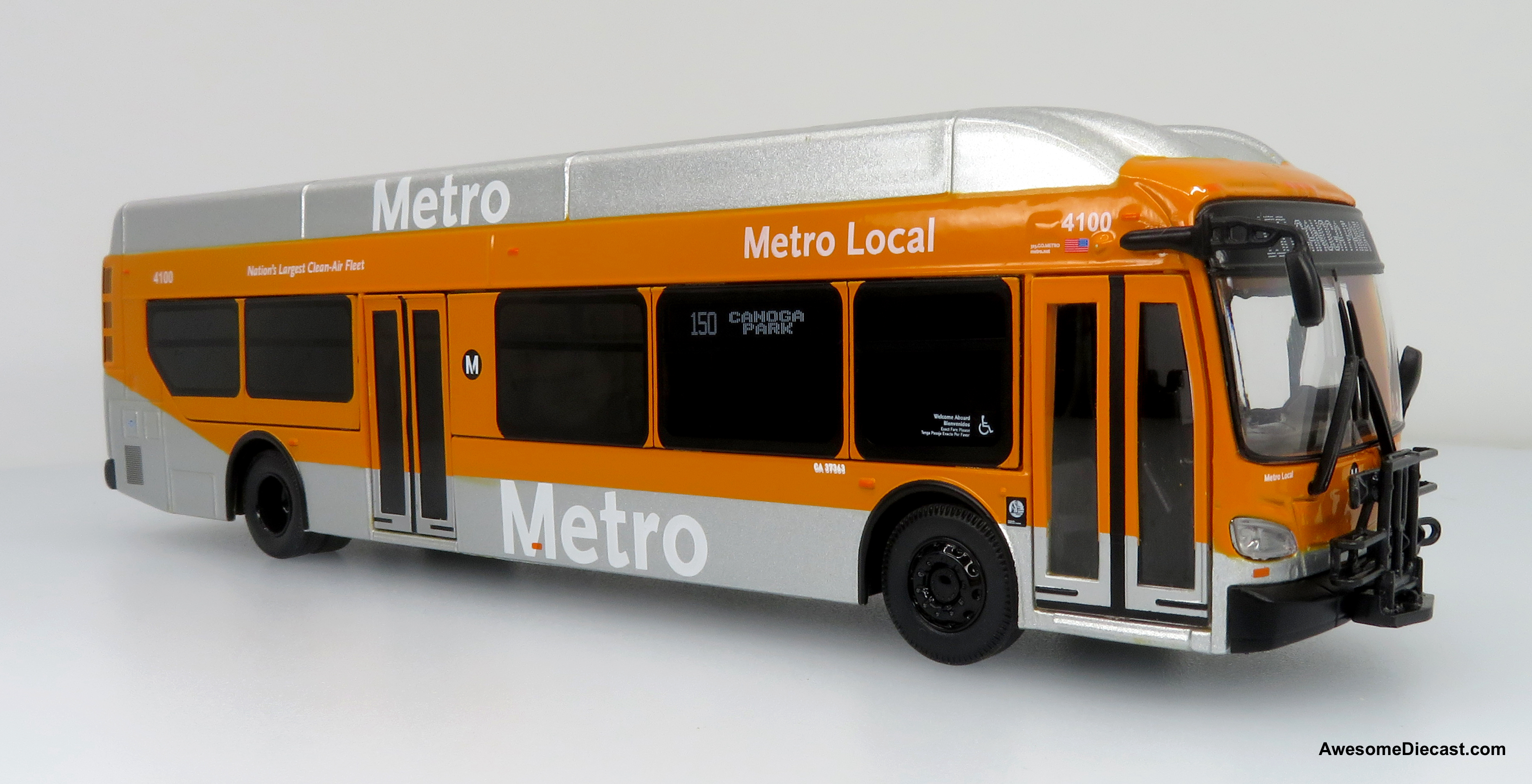 Iconic Replicas 1:64 NFI Xcelsior XN40 Transit Bus: Los Angeles Metro