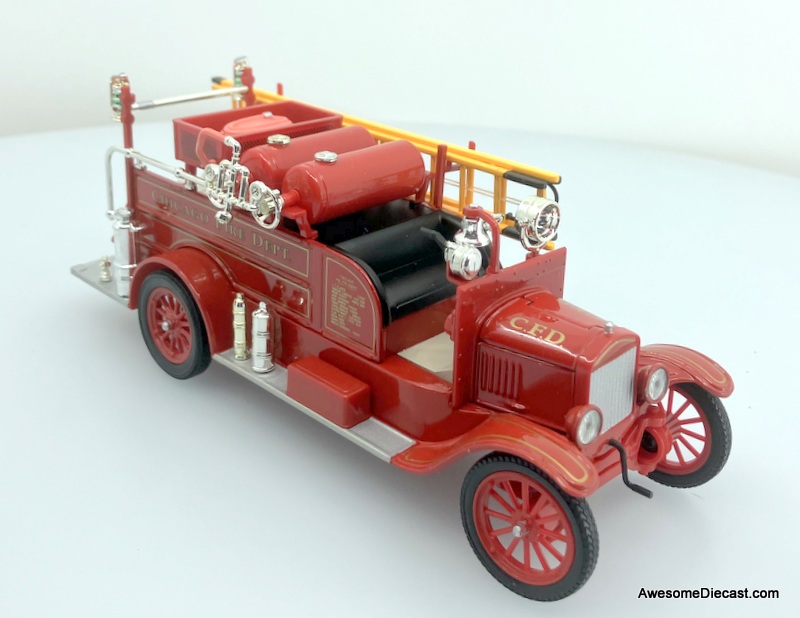 Signature Models 1:32 1926 Ford Model T Fire Truck: Chicago Fire Department