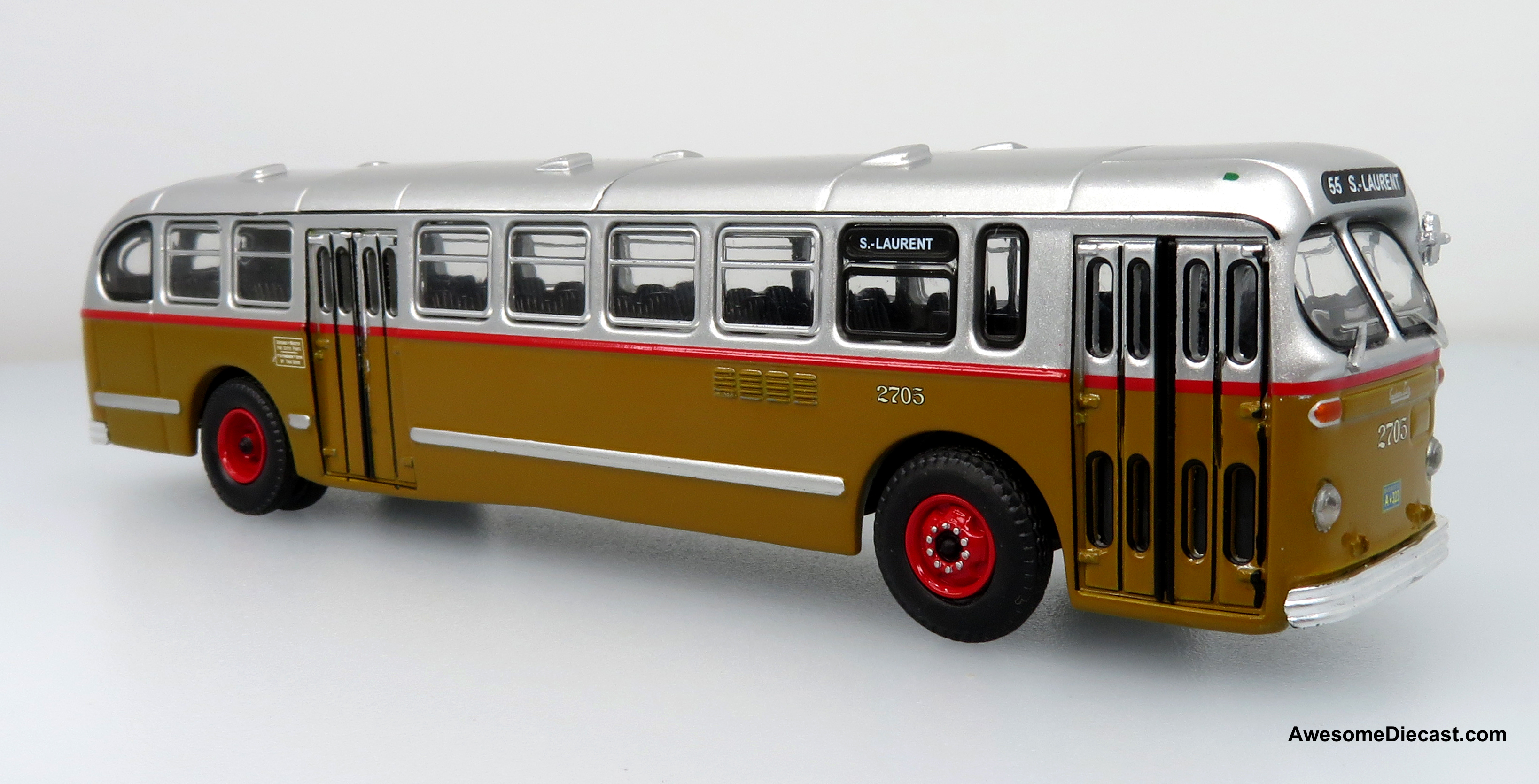 1952 CCF Brill CD-44 Transit Bus - Built in Montreal - Route: 55 S.-Laurent - 1:87 (HO) Diecast Bus by Iconic Replicas