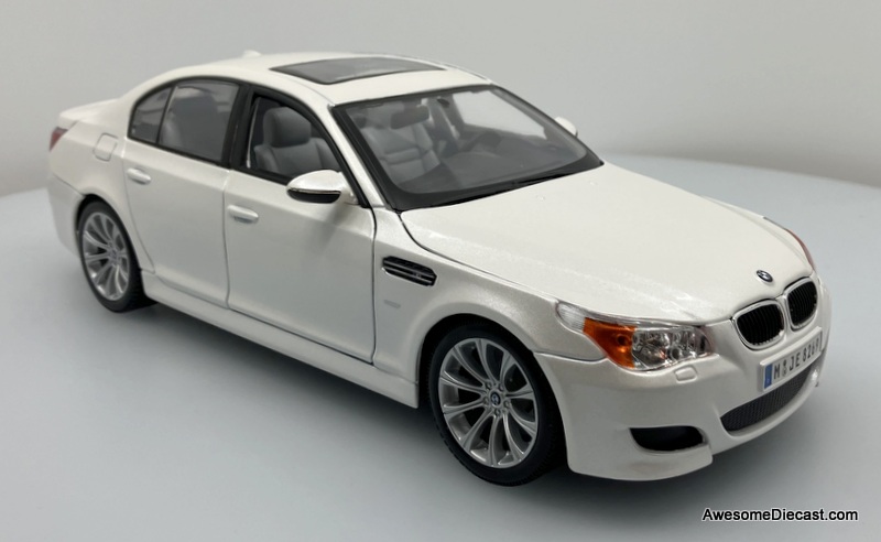 Maisto 1:18 2007 BMW M5, Pearlescent White 